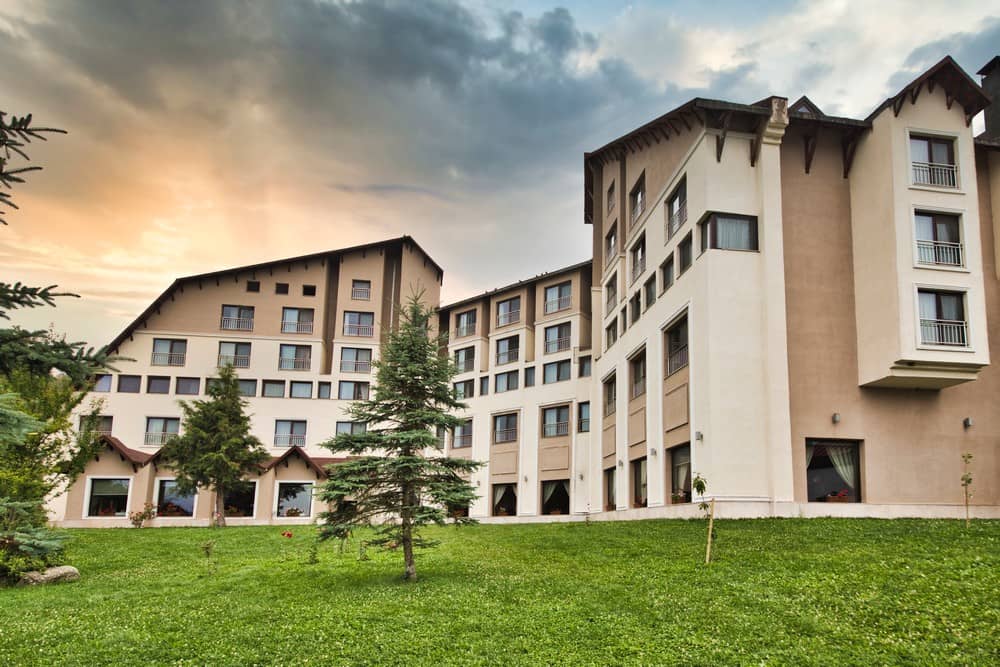 Bolu Abant Palace Hotel - Abant Gölü kenarında lüks otel manzarası